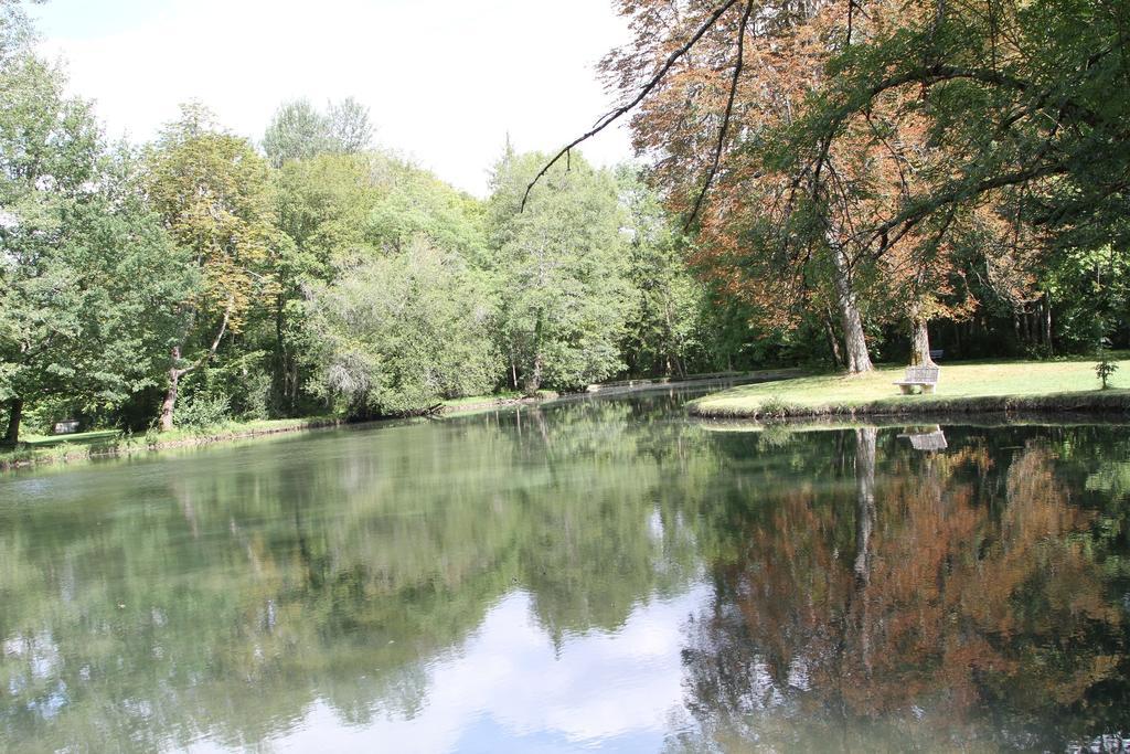 Chateau Du Breuil Gevrolles Bagian luar foto